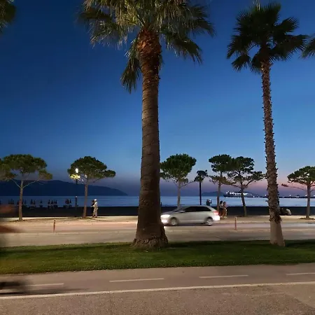 Apartment Seaside View 1